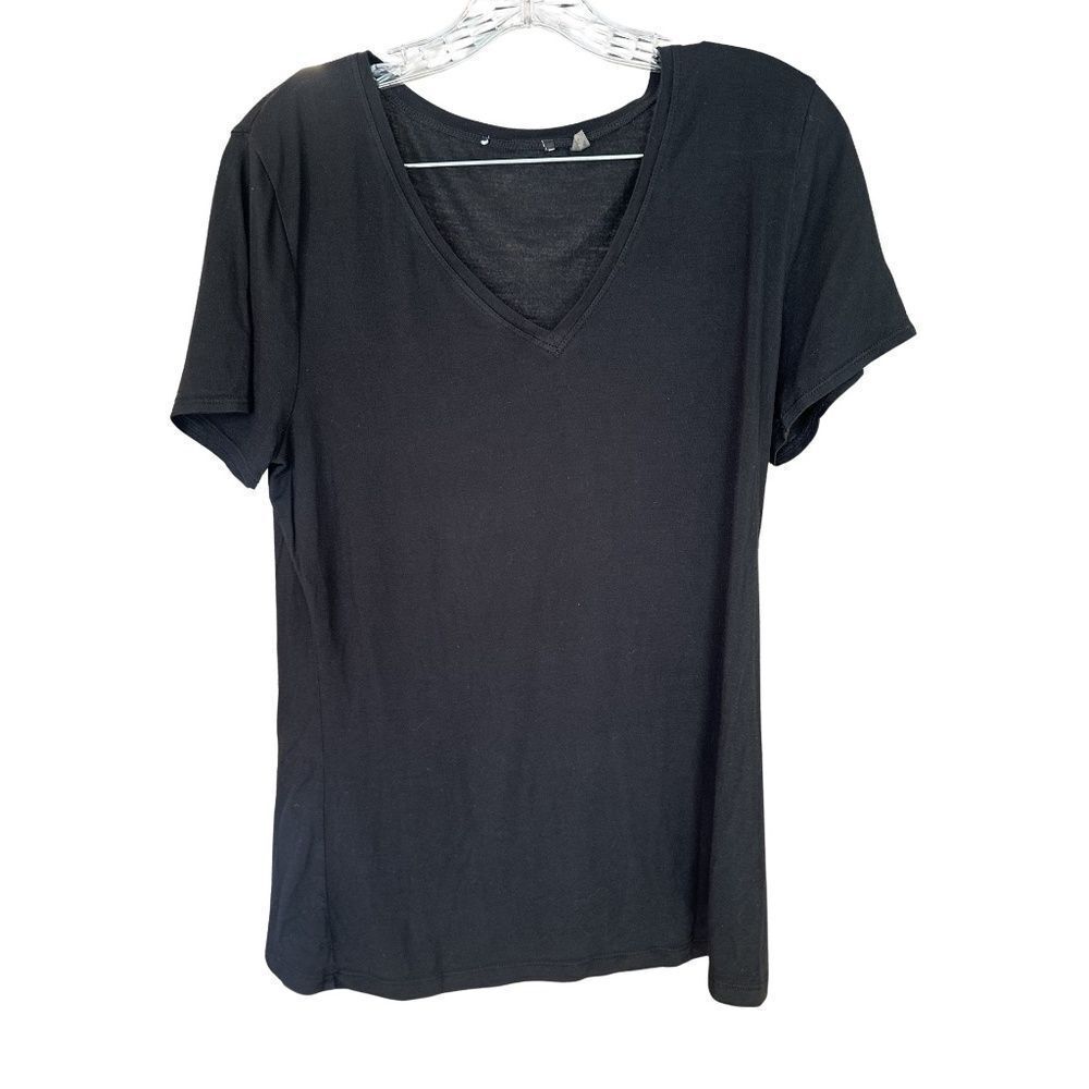 Black V-Neck Short Sleeve Top SOFT!!!  Lightweight  Size Large